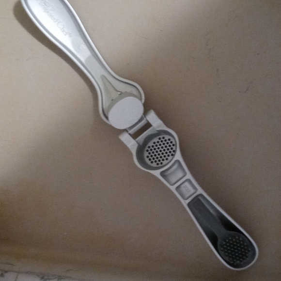 The Pampered Chef Kitchen Pampered Chef Garlic Press Poshmark
